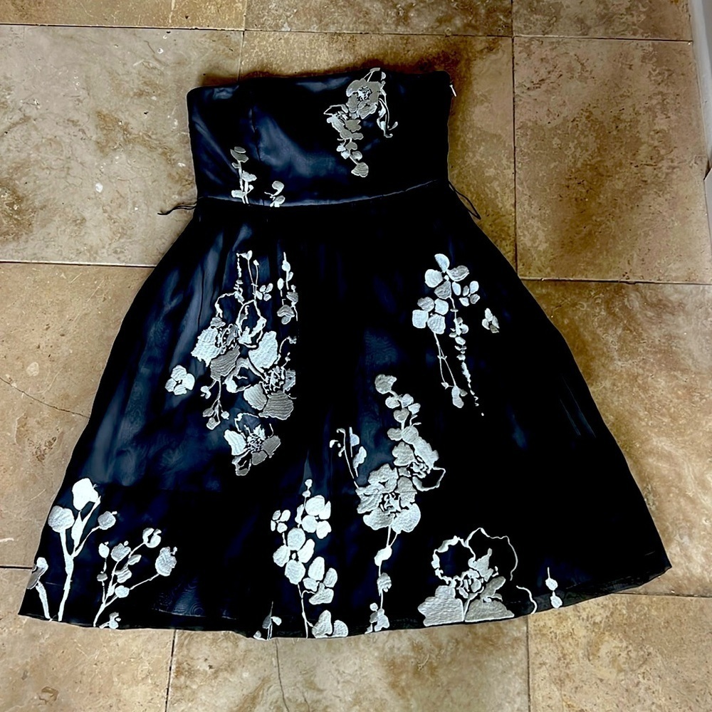 White House black market sleeveless cocktail dress size 6, beautiful embroidered - Picture 4 of 16